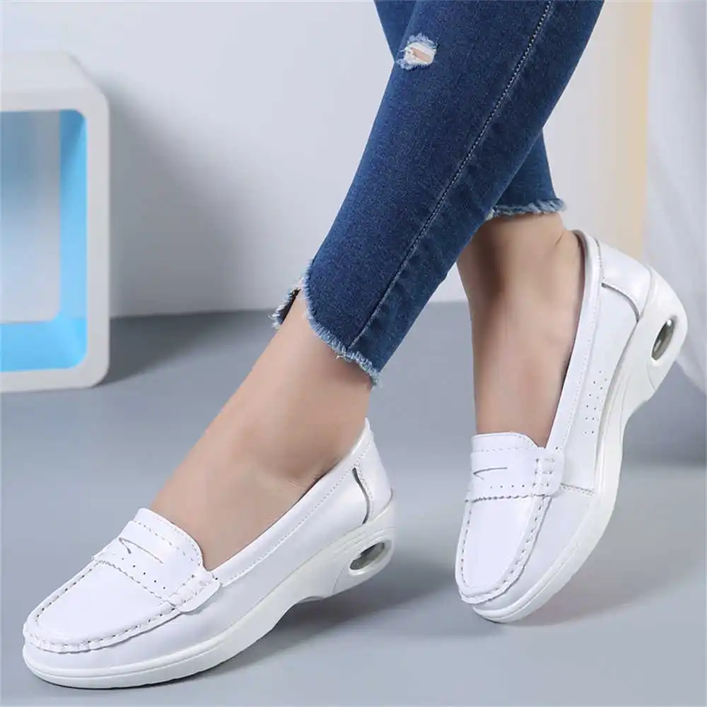 Thick Sole Slipon White Traine - đánh giá và giá Elderly Women Formal Wear